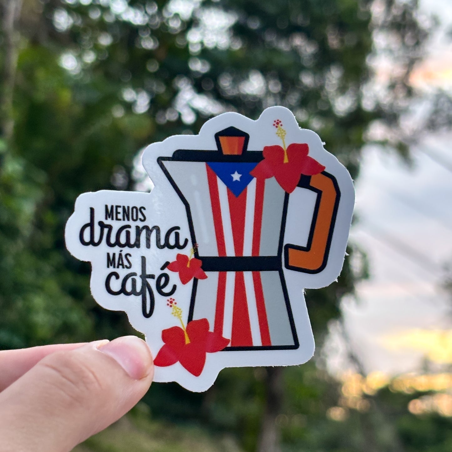 Menos drama, más café (Sticker Laminado)